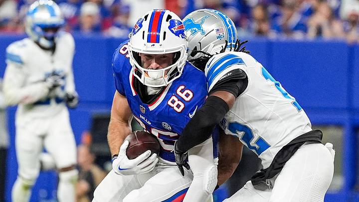 Buffalo Bills TE Dalton Kincaid (86) makes a catch for a touchdown against Detroit Lions safety Thomas Harper (12) Buffalo Bills TE Dalton Kincaid (86) makes a catch for a touchdown against Detroit Lions safety Thomas Harper (12)