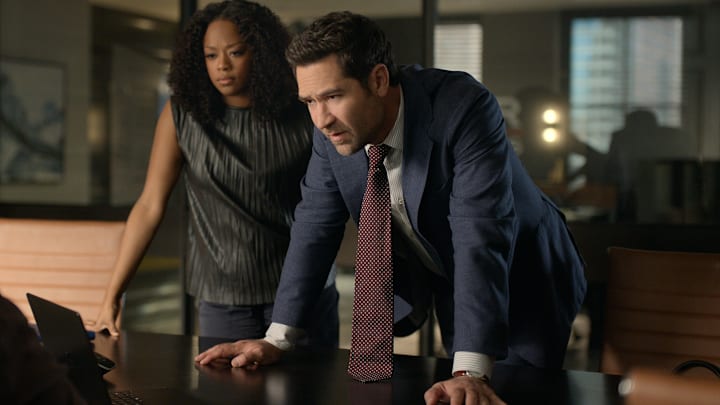 The Lincoln Lawyer. (L to R) Jazz Raycole as Izzy Letts, Manuel Garcia-Rulfo as Mickey Haller in episode 404 of The Lincoln Lawyer. 
