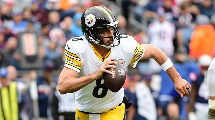 Pittsburgh Steelers quarterback Aaron Rodgers 