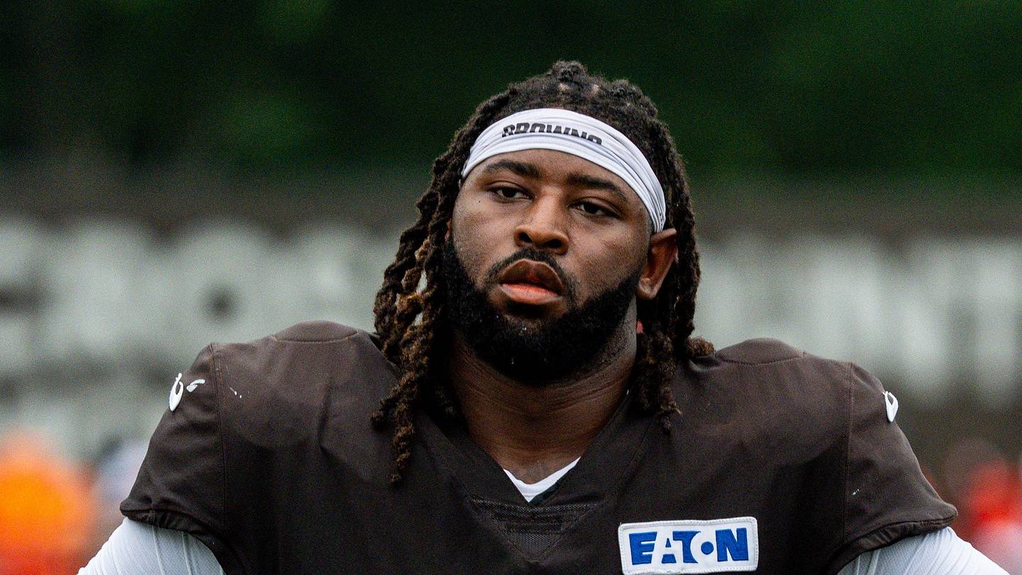 Browns suffer potential catastrophic injury as edge Alex Wright gets carted off