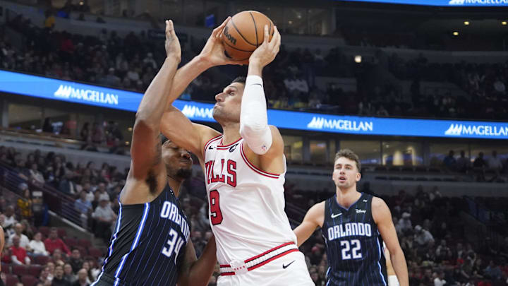 Orlando Magic center Wendell Carter Jr. (34) defends Chicago Bulls center Nikola Vucevic (9) during the first quarter at United Center.
