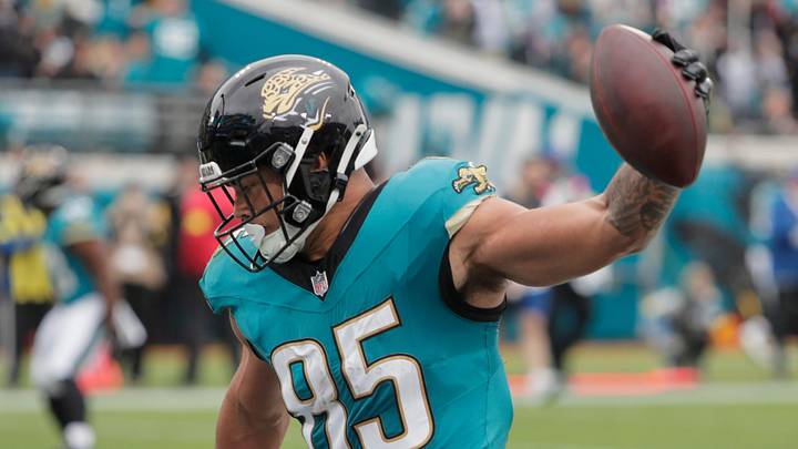 Jan 4, 2026; Jacksonville, Florida, USA; Jacksonville Jaguars tight end Brenton Strange (85) celebrates after catching a seven-yard pass for a touchdown thrown by quarterback Trevor Lawrence (not pictured) against the Tennessee Titans during the second quarter at EverBank Stadium.at EverBank Stadium. Mandatory Credit: Travis Register-Imagn Images