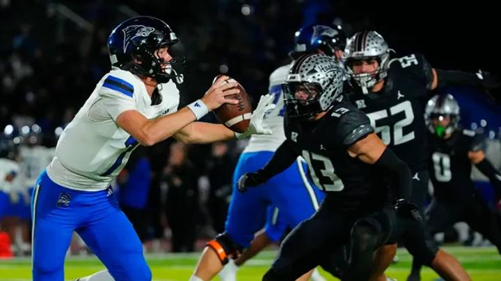 Chandler quarterback and Oregon commit Will Mencl (7) has impressed so far in 2026 for the Wolves. Chandler quarterback and Oregon commit Will Mencl (7) has impressed so far in 2026 for the Wolves.