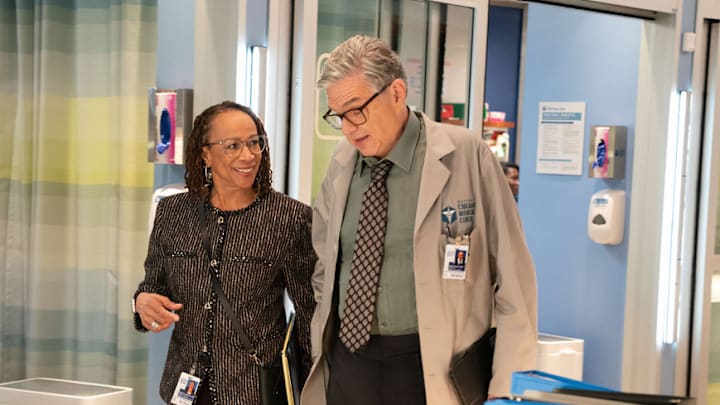 CHICAGO MED -- "We All Fall Down" Episode 1101 -- Pictured: (l-r) S. Epatha Merkerson as Sharon Goodwin, Oliver Platt as Dr. Daniel Charles -- (Photo by: Elizabeth Sisson/NBC)