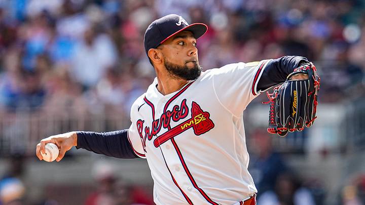 Apr 26, 2026; Cumberland, Georgia, USA; Atlanta Braves pitcher Robert Suarez (75) pitches against the Philadelphia Phillies during the ninth inning at Truist Park. Mandatory Credit: Dale Zanine-Imagn Images