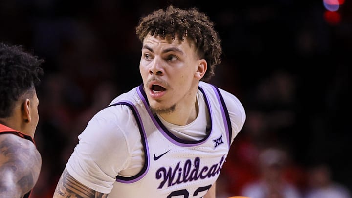 Mar 5, 2025; Cincinnati, Ohio, USA; Kansas State Wildcats guard Coleman Hawkins (33) holds the ball against Cincinnati Bearcats forward Dillon Mitchell (23) in the second half at Fifth Third Arena. Mandatory Credit: Katie Stratman-Imagn Images Mar 5, 2025; Cincinnati, Ohio, USA; Kansas State Wildcats guard Coleman Hawkins (33) holds the ball against Cincinnati Bearcats forward Dillon Mitchell (23) in the second half at Fifth Third Arena. Mandatory Credit: Katie Stratman-Imagn Images