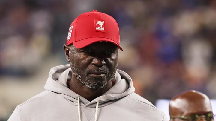 Tampa Bay Buccaneers head coach and defensive coordinator Todd Bowles walks off the field during halftime against the Los Angeles Rams 