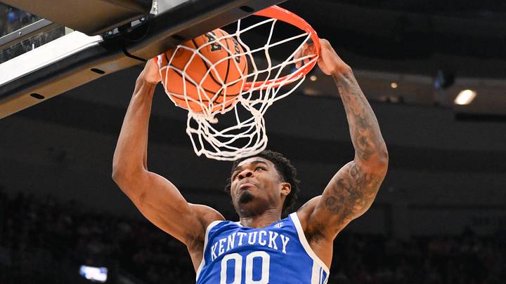 Kentucky Wildcats guard Otega Oweh (00) dunks during the second half against the Iowa State Cyclones during a second round game of the men's 2026 NCAA Tournament at Enterprise Center.