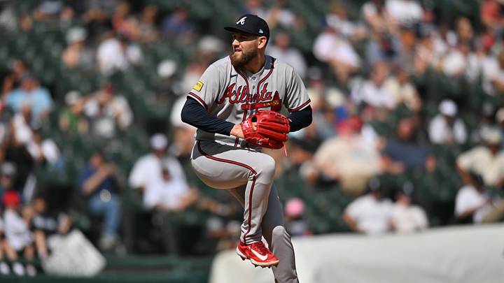 Aug 20, 2026; Chicago, Illinois, USA;  Atlanta Braves pitcher Dylan Lee (52) pitches against the Chicago White Sox during the eighth inning at Rate Field.  Mandatory Credit: Patrick Gorski-Imagn Images