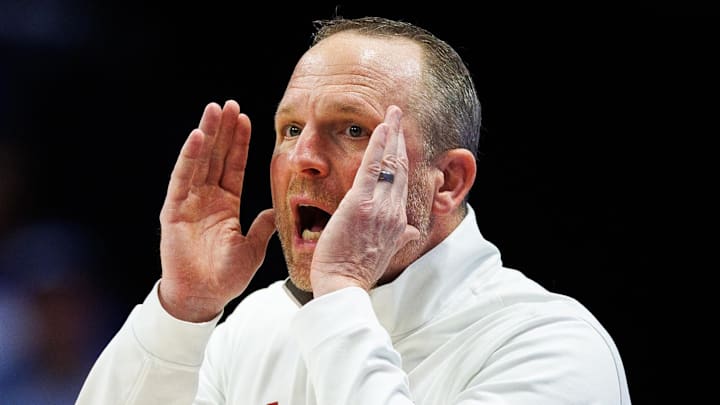 Indiana Hoosiers head coach Darian DeVries yells to his players against the Kentucky Wildcats at Rupp Arena at Central Bank Center. Indiana Hoosiers head coach Darian DeVries yells to his players against the Kentucky Wildcats at Rupp Arena at Central Bank Center.