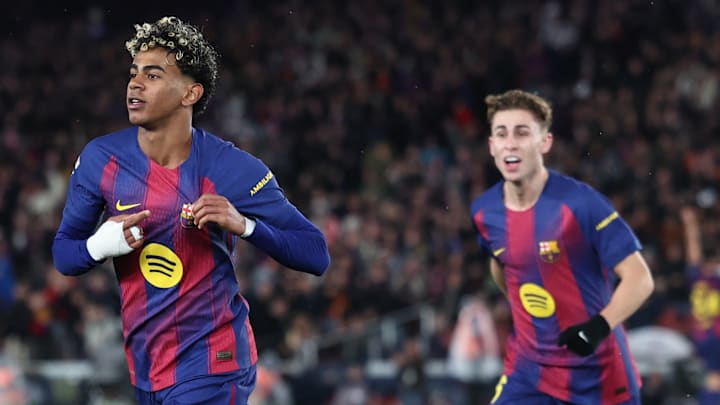 Lamine Yamal (left) scored one of the best goals of his career.