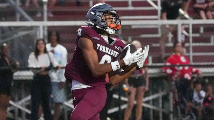 Alcoa's Jamir Dean (0) Alcoa's Jamir Dean (0)
