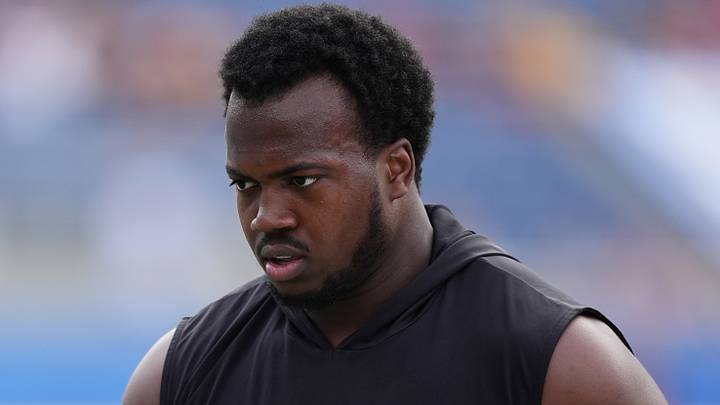 Defensive lineman Rueben Bain Jr. (4) warms up
