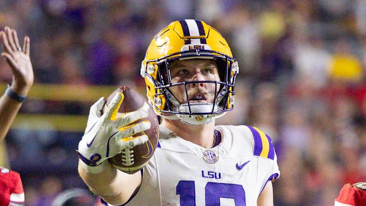 LSU Tigers tight end Bauer Sharp (10) reacts to making a first down against Western Kentucky Hilltoppers 