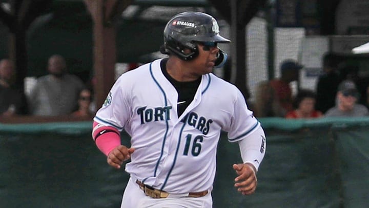 Daytona Tortuga’s Alfredo Duno (16) steals second base