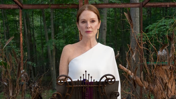 Sirens. Julianne Moore in episode 102 of Sirens