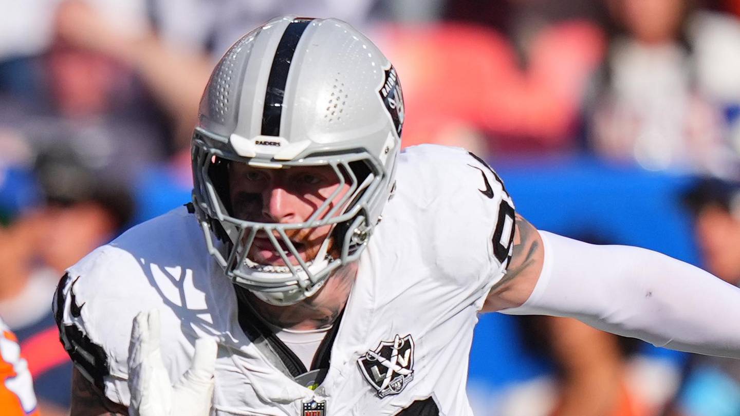Why Maxx Crosby Needs to Remain a Raider This Offseason