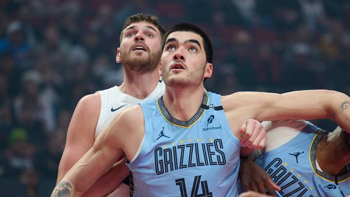 Oct 29, 2026; Portland, Oregon, USA; Memphis Grizzlies center Zach Edey (14) looks to rebound the ball during the first half against Portland Trail Blazers center Donovan Clingan (23) at Moda Center. Mandatory Credit: Troy Wayrynen-Imagn Images