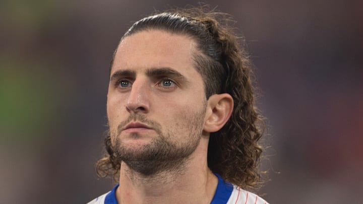 Adrien Rabiot est un joueur de l'OM. Adrien Rabiot est un joueur de l'OM.