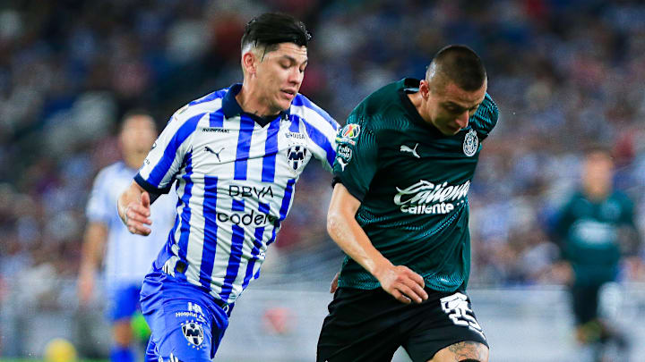 Gerardo Arteaga de Rayados y Roberto Alvarado de Chivas en el Torneo Clausura 2024