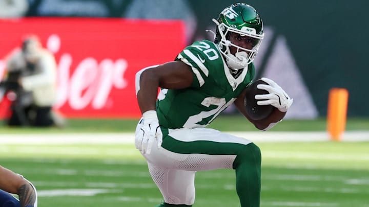[US, Mexico & Canada customers only] Oct 12, 2025; Tottenham, UNITED KINGDOM; New York Jets running back Breece Hall (20) runs the ball against the Denver Broncos during an NFL International Series game at Tottenham Hotspur Stadium. Mandatory Credit: Paul Childs/Reuters via Imagn Images