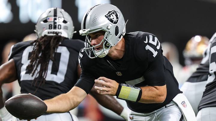 Aug 27, 2026; Paradise, Nevada, USA; Las Vegas Raiders quarterback Fernando Mendoza (15) looks to handoff the ball against the San Francisco 49ers during the first half at Allegiant Stadium. Mandatory Credit: Christopher Trim-Imagn Images Aug 27, 2026; Paradise, Nevada, USA; Las Vegas Raiders quarterback Fernando Mendoza (15) looks to handoff the ball against the San Francisco 49ers during the first half at Allegiant Stadium. Mandatory Credit: Christopher Trim-Imagn Images