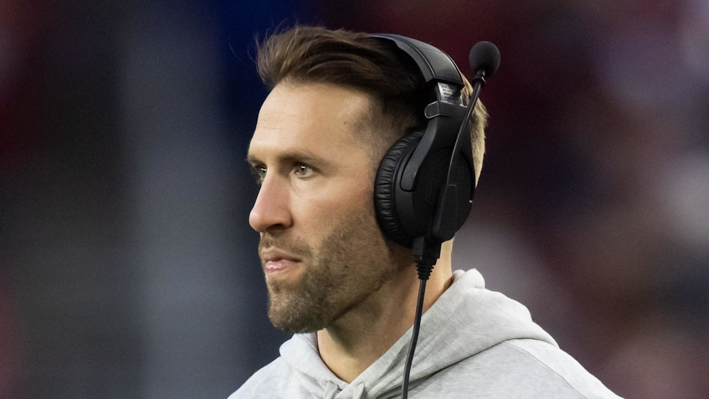 Patriots extend ascending young coach right before free agency begins
