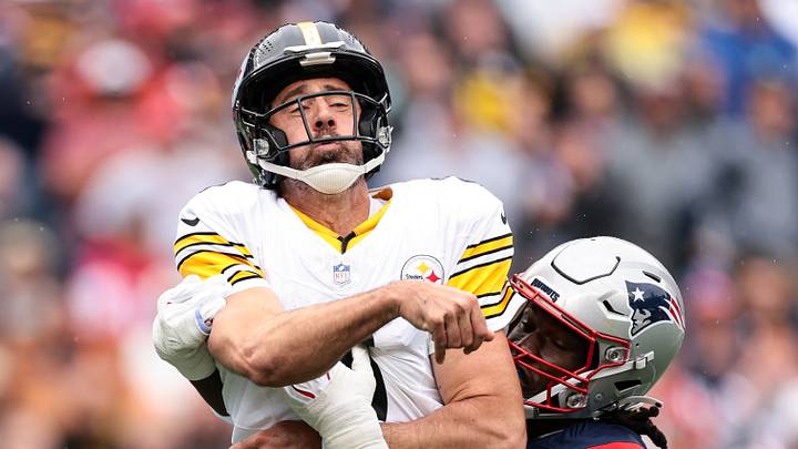 Pittsburgh Steelers quarterback Aaron Rodgers
