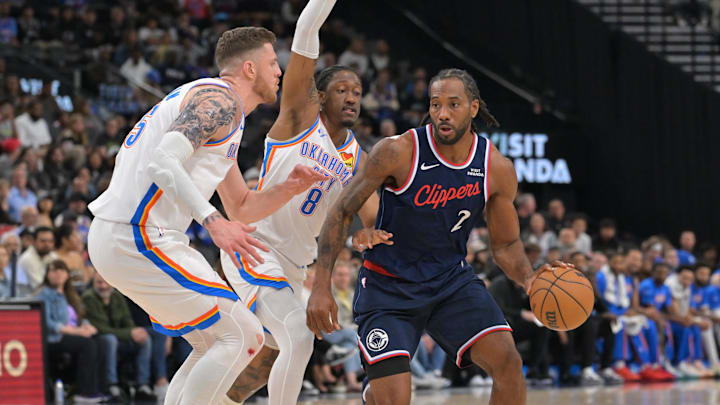 Oklahoma City Thunder center Isaiah Hartenstein and guard Jalen Williams defend Los Angeles Clippers forward Kawhi Leonard.