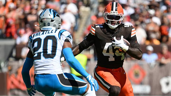 Sep 27, 2026; Cleveland, Ohio, USA; Cleveland Browns tight end Harold Fannin Jr. (44) carries the ball defended by Carolina Panthers safety Zakee Wheatley (20) during the second quarter at Huntington Bank Field. Mandatory Credit: Ken Blaze-Imagn Images Sep 27, 2026; Cleveland, Ohio, USA; Cleveland Browns tight end Harold Fannin Jr. (44) carries the ball defended by Carolina Panthers safety Zakee Wheatley (20) during the second quarter at Huntington Bank Field. Mandatory Credit: Ken Blaze-Imagn Images