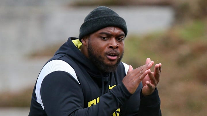 Oregon offensive line coach A'lique Terry leads a workout during spring practice with the Ducks in Eugene, Ore. Thursday, April, 13, 2023.

Sports Oregon Spring Practice