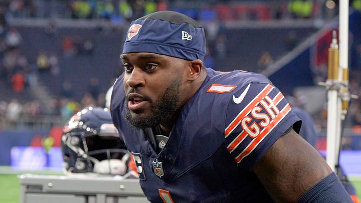 Chicago Bears cornerback Jaylon Johnson (1) leaves the field