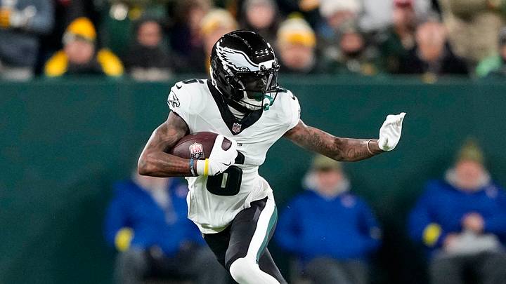Nov 10, 2025; Green Bay, Wisconsin, USA; Philadelphia Eagles wide receiver DeVonta Smith (6) during the game against the Green Bay Packers at Lambeau Field. Mandatory Credit: Jeff Hanisch-Imagn Images Nov 10, 2025; Green Bay, Wisconsin, USA; Philadelphia Eagles wide receiver DeVonta Smith (6) during the game against the Green Bay Packers at Lambeau Field. Mandatory Credit: Jeff Hanisch-Imagn Images