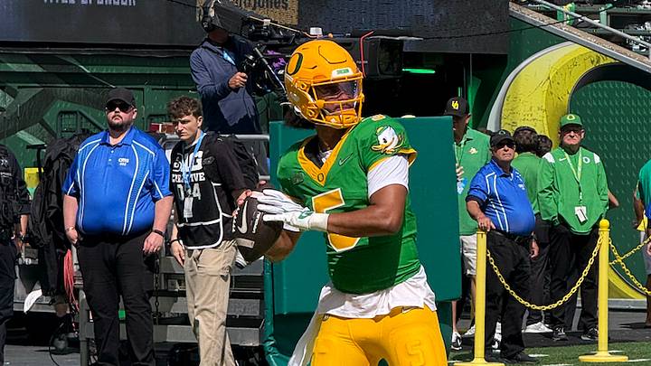 Oregon Ducks quarterback Dante Moore Oregon Ducks quarterback Dante Moore