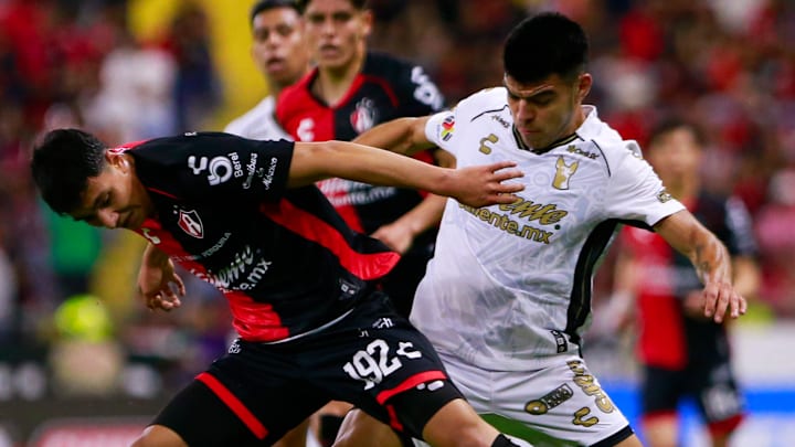Jesús Serrato de Atlas e Iván Tona de Xolos durante la fase regular del Apertura 2024