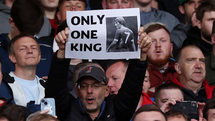 Les supporters de Liverpool ont sifflé l'hymne