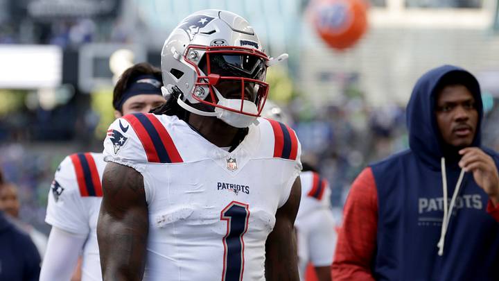 Sep 9, 2026; Seattle, Washington, USA; New England Patriots wide receiver A.J. Brown (1) leaves the field after warm ups with linebacker Namdi Obiazor (48) before a game against the Seattle Seahawks at Lumen Field. Mandatory Credit: Joe Nicholson-Imagn Images Sep 9, 2026; Seattle, Washington, USA; New England Patriots wide receiver A.J. Brown (1) leaves the field after warm ups with linebacker Namdi Obiazor (48) before a game against the Seattle Seahawks at Lumen Field. Mandatory Credit: Joe Nicholson-Imagn Images