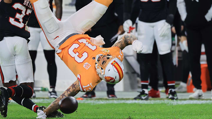 Tampa Bay Buccaneers WR Mike Evans took a scary fall after getting hit hard in his first game back from a broken collarbone. (Mandatory Credit: Kim Klement Neitzel-Imagn Images) Tampa Bay Buccaneers WR Mike Evans took a scary fall after getting hit hard in his first game back from a broken collarbone. (Mandatory Credit: Kim Klement Neitzel-Imagn Images)