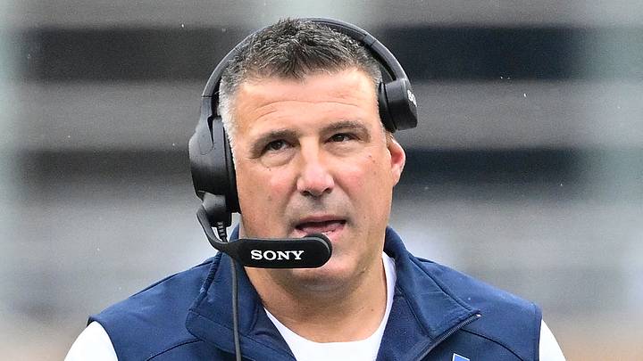 New England Patriots head coach Mike Vrabel New England Patriots head coach Mike Vrabel