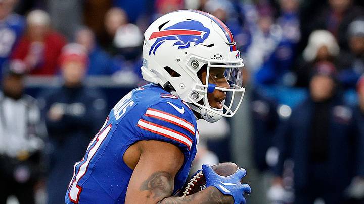 Forer Buffalo Bills cornerback Rasul Douglas (31) intercepted the first of his two interceptions against the Patriots.