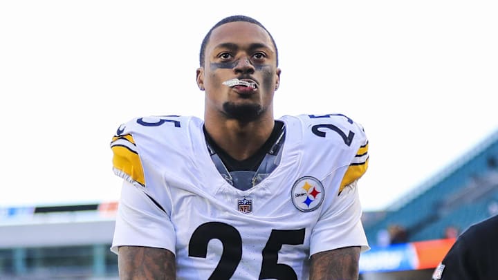 Pittsburgh Steelers safety DeShon Elliott (25) runs off the field after the victory over the Cincinnati Bengals