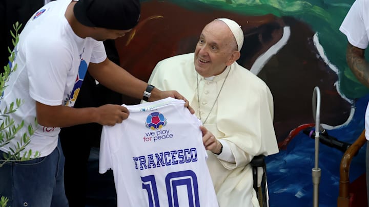 Le Pape François est fan de football.
