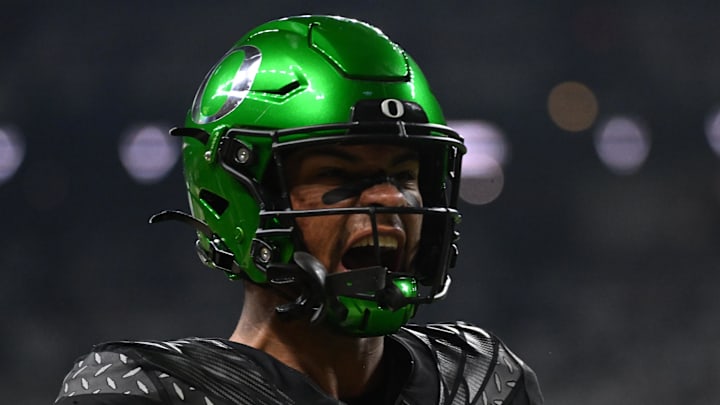 Oregon Ducks tight end Kenyon Sadiq