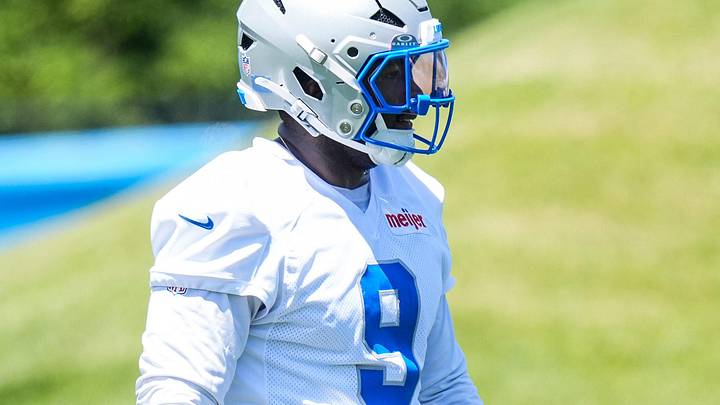 Detroit Lions edge Derrick Moore (9) practices a drill during OTAs at team's Allen Park Performance Center Detroit Lions edge Derrick Moore (9) practices a drill during OTAs at team's Allen Park Performance Center