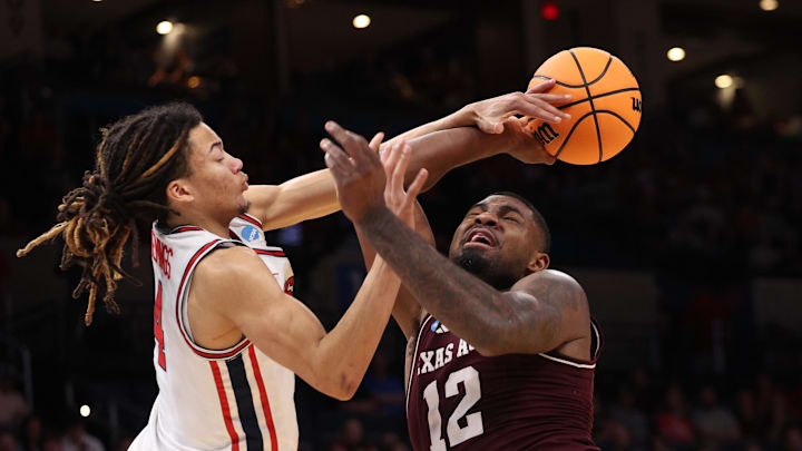 Mar 21, 2026; Oklahoma City, OK, USA; Houston Cougars guard Kingston Flemings (4) and Texas A&M Aggies forward Rashaun Agee (12) battle for control of the ball during the second half of a second round game of the men's 2026 NCAA Tournament at Paycom Center. Mandatory Credit: William Purnell-Imagn Images Mar 21, 2026; Oklahoma City, OK, USA; Houston Cougars guard Kingston Flemings (4) and Texas A&M Aggies forward Rashaun Agee (12) battle for control of the ball during the second half of a second round game of the men's 2026 NCAA Tournament at Paycom Center. Mandatory Credit: William Purnell-Imagn Images