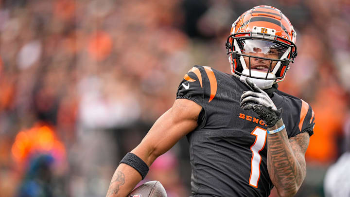 Cincinnati Bengals wide receiver Ja'Marr Chase (1) smiles after completing a deep pass in the first Cincinnati Bengals wide receiver Ja'Marr Chase (1) smiles after completing a deep pass in the first