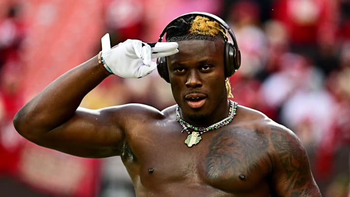Nov 30, 2025; Cleveland, Ohio, USA;  Cleveland Browns tight end David Njoku (85) warms up before the game against the San Francisco 49ers at Huntington Bank Field. Mandatory Credit: Ken Blaze-Imagn Images