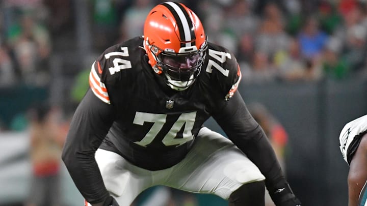 Aug 17, 2023; Philadelphia, Pennsylvania, USA; Cleveland Browns offensive tackle Dawand Jones (74) against the Philadelphia Eagles at Lincoln Financial Field. Mandatory Credit: Eric Hartline-Imagn Images