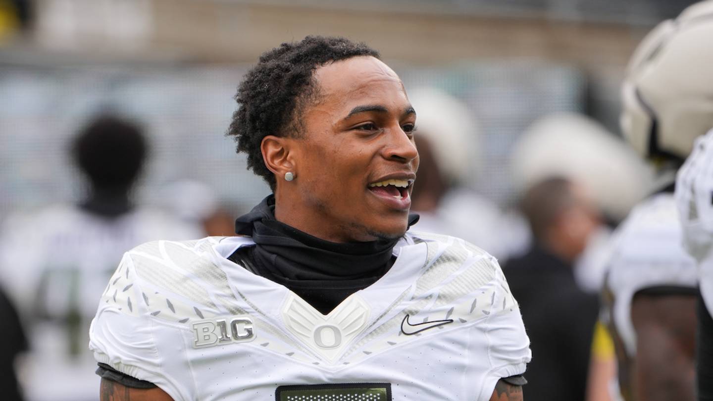 Oregon Receiver Evan Stewart Makes One Thing Clear About His Summer Plans