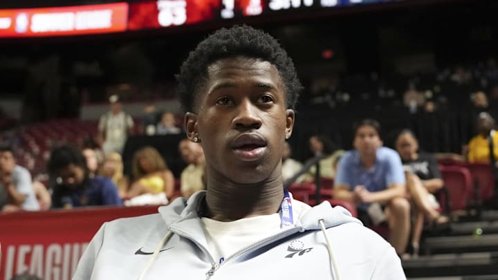 Jul 10, 2025; Las Vegas, NV, USA; Philadelphia 76ers guard VJ Edgecombe (77) watches the game against the San Antonio Spurs from the baseline at Thomas & Mack Center. Mandatory Credit: Candice Ward-Imagn Images Jul 10, 2025; Las Vegas, NV, USA; Philadelphia 76ers guard VJ Edgecombe (77) watches the game against the San Antonio Spurs from the baseline at Thomas & Mack Center. Mandatory Credit: Candice Ward-Imagn Images